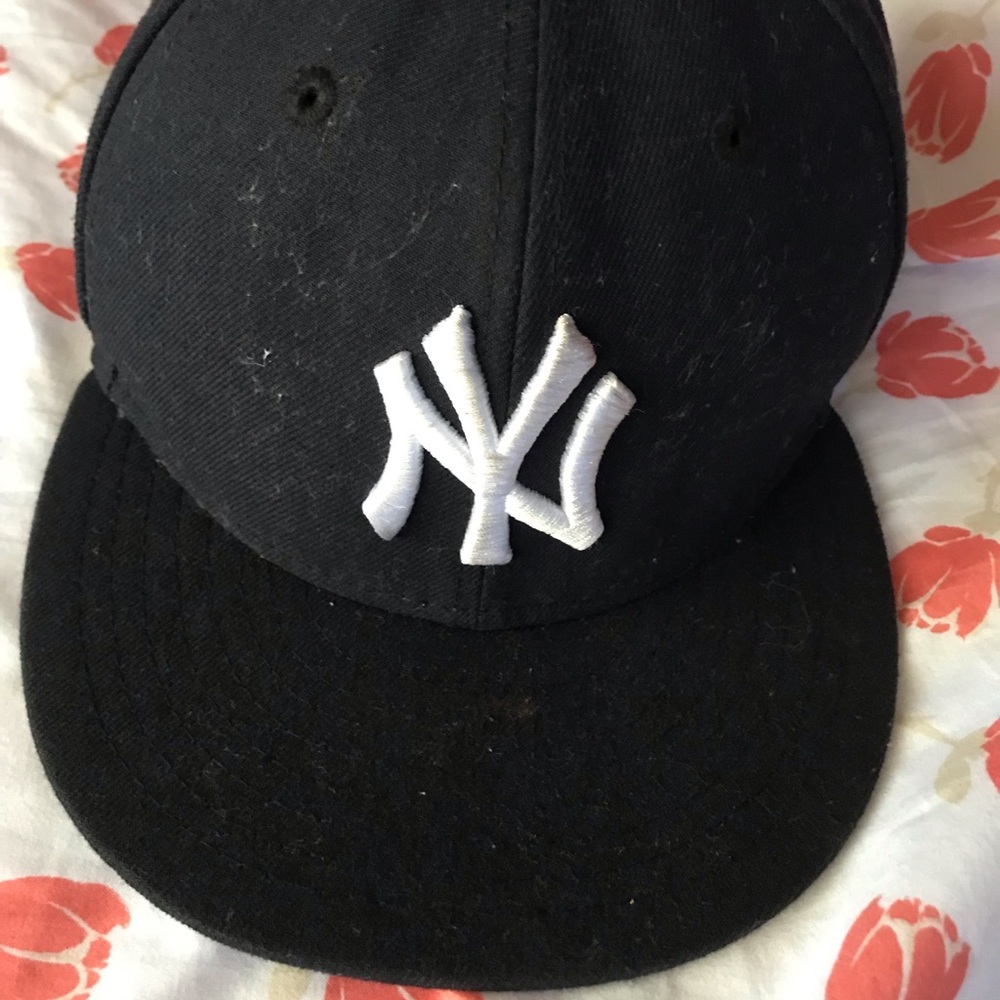 Yankees baseball cap size 6 3/4 toddler